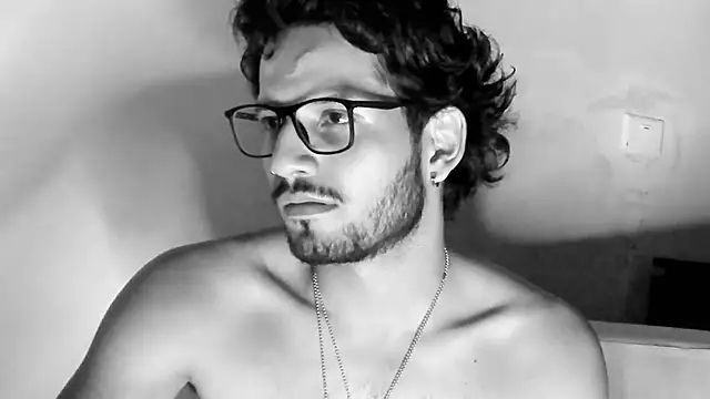Snapshot of Nicholasrodrii chatting on 02-24-25, 01:35 Nicholasrodrii online show from 02-24-25, 01:35