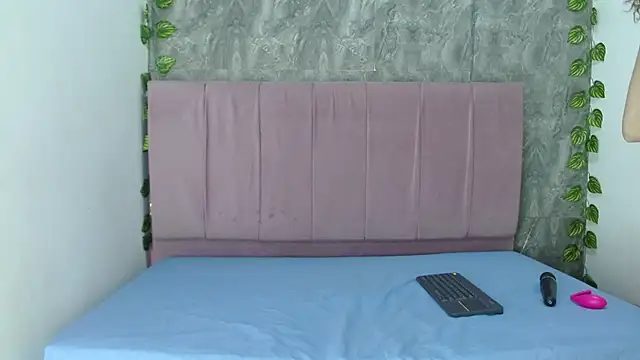Snapshot of angelinabrookcm101 chatting on 04-15-26, 04:29 angelinabrookcm101 online show from 04-15-26, 04:29