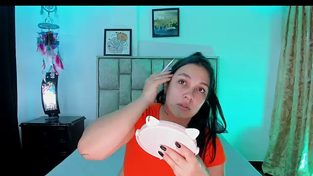 Snapshot of brianaGuzman chatting on 05-19-26, 06:37 brianaGuzman online show from 05-19-26, 06:37