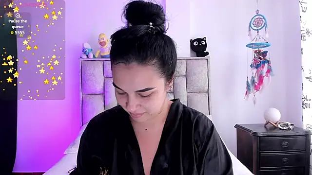 brianaGuzman online show from 11-16-25, 06:23