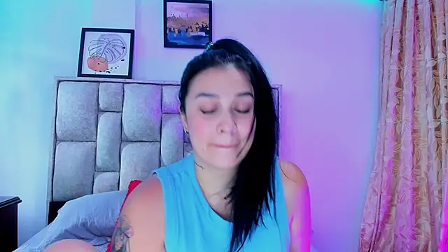 Snapshot of brianaGuzman chatting on 05-07-26, 06:44 brianaGuzman online show from 05-07-26, 06:44