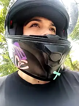 Snapshot of brianaGuzman chatting on 09-19-25, 05:28 brianaGuzman online show from 09-19-25, 05:28