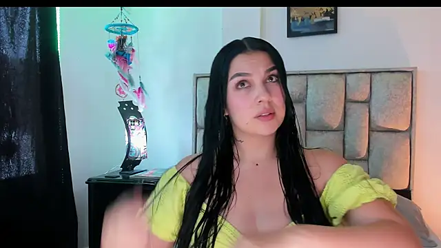 Snapshot of brianaGuzman chatting on 05-14-26, 06:16 brianaGuzman online show from 05-14-26, 06:16