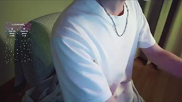 Snapshot of FEIYU001 chatting on 10-14-25, 01:45 FEIYU001 online show from 10-14-25, 01:45