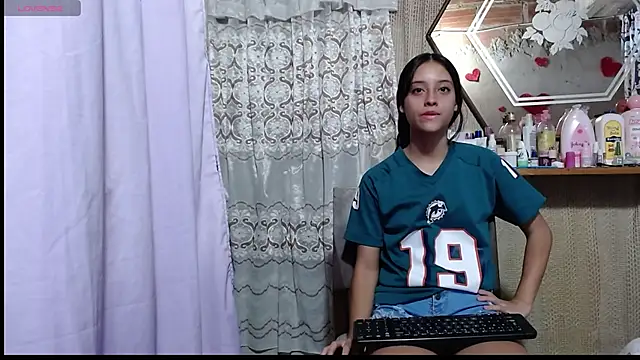 Snapshot of Lunawillis chatting on 09-15-25, 10:32 Lunawillis online show from 09-15-25, 10:32