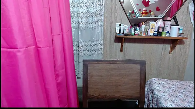 Snapshot of Lunawillis chatting on 01-08-26, 07:09 Lunawillis online show from 01-08-26, 07:09