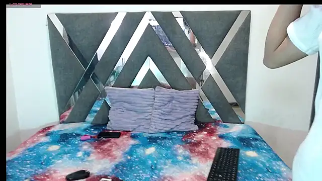 Snapshot of Lunawillis chatting on 03-07-25, 05:17 Lunawillis online show from 03-07-25, 05:17