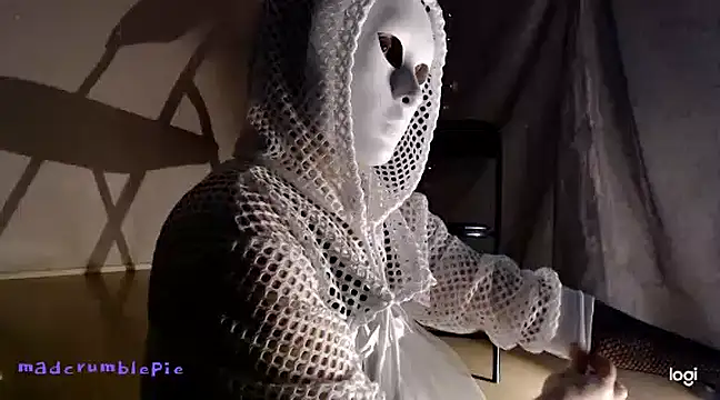 Snapshot of madcrumblepie chatting on 12-15-24, 06:04 madcrumblepie online show from 12-15-24, 06:04