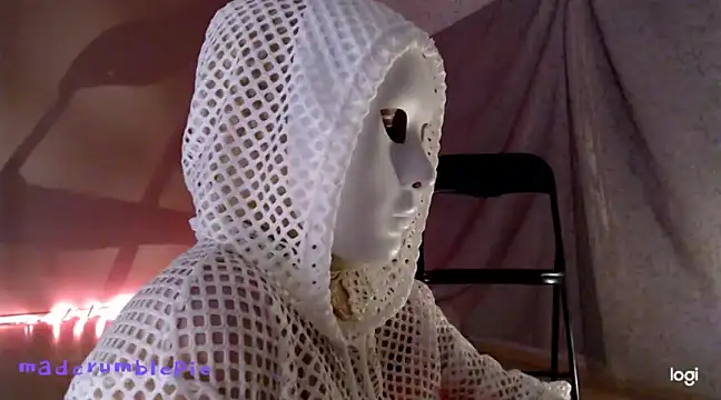 Snapshot of madcrumblepie chatting on 02-28-25, 08:50 madcrumblepie online show from 02-28-25, 08:50