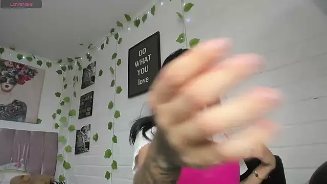 katt  black   online show from 10-31-25, 08:38