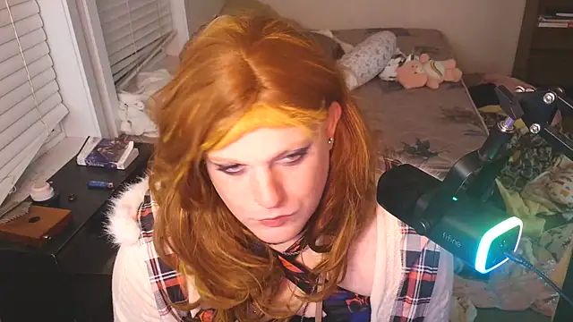 EmberLee online show from 10-04-25, 07:10