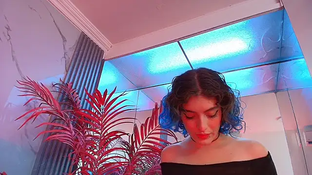 EvaHalsey online show from 10-28-25, 07:46