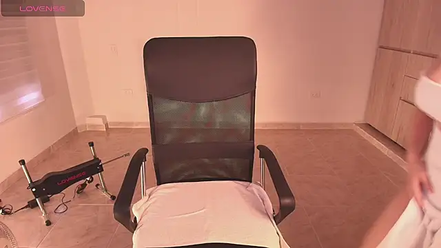 irantzu hank online show from 09-27-25, 07:42