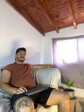 Snapshot of AndresSmith__ chatting on 04-28-26, 04:33 AndresSmith online show from 04-28-26, 04:33