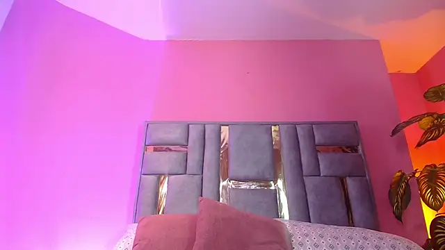 Snapshot of Bianca_ks chatting on 03-08-25, 06:32 Bianca ks online show from 03-08-25, 06:32