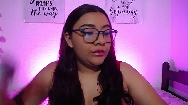 Snapshot of MeghanBurn chatting on 06-21-26, 02:17 MeghanBurn online show from 06-21-26, 02:17