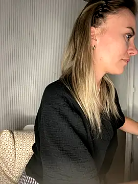 Milla  one online show from 10-19-25, 06:10