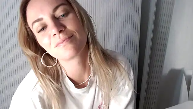 Milla  one online show from 11-12-25, 01:59