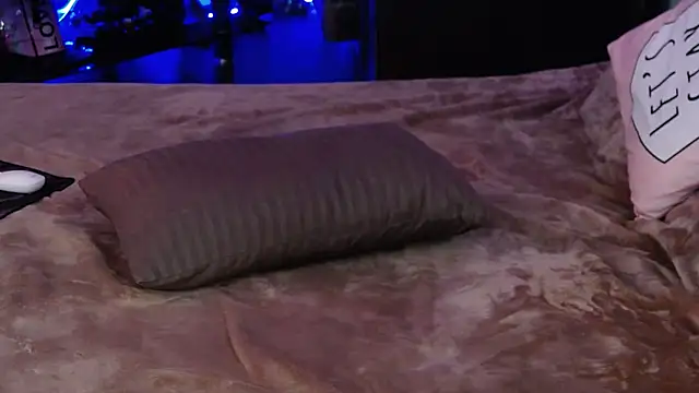 Denny Brenda online show from 11-08-25, 08:12