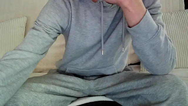 Snapshot of ElViko11 chatting on 02-21-25, 02:38 ElViko11 online show from 02-21-25, 02:38