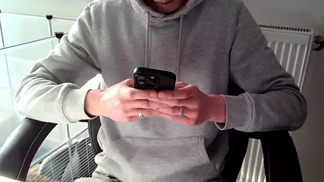 Snapshot of ElViko11 chatting on 02-14-25, 02:44 ElViko11 online show from 02-14-25, 02:44