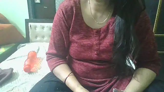 Snapshot of couplesuni chatting on 02-23-25, 05:56 couplesuni online show from 02-23-25, 05:56