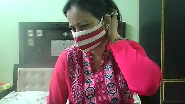 Snapshot of couplesuni chatting on 02-13-25, 05:48 couplesuni online show from 02-13-25, 05:48