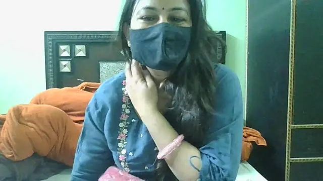 Snapshot of couplesuni chatting on 03-03-25, 05:47 couplesuni online show from 03-03-25, 05:47