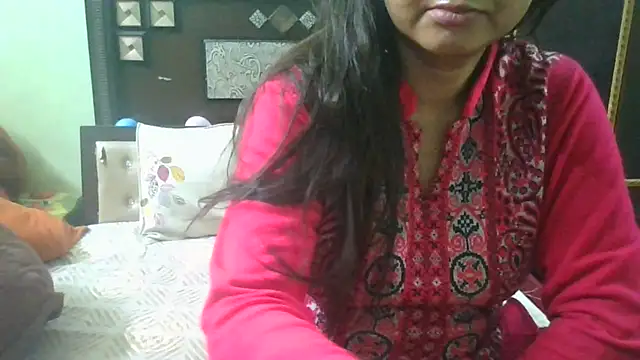 Snapshot of couplesuni chatting on 02-24-25, 03:44 couplesuni online show from 02-24-25, 03:44
