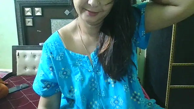 Snapshot of couplesuni chatting on 10-09-25, 02:45 couplesuni online show from 10-09-25, 02:45
