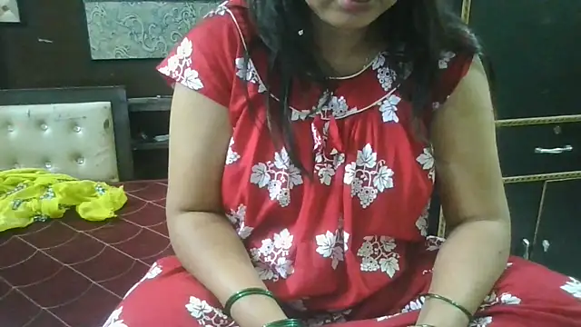 Snapshot of couplesuni chatting on 08-09-26, 12:33 couplesuni online show from 08-09-26, 12:33
