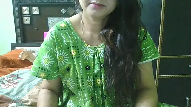 Snapshot of couplesuni chatting on 09-21-25, 05:23 couplesuni online show from 09-21-25, 05:23