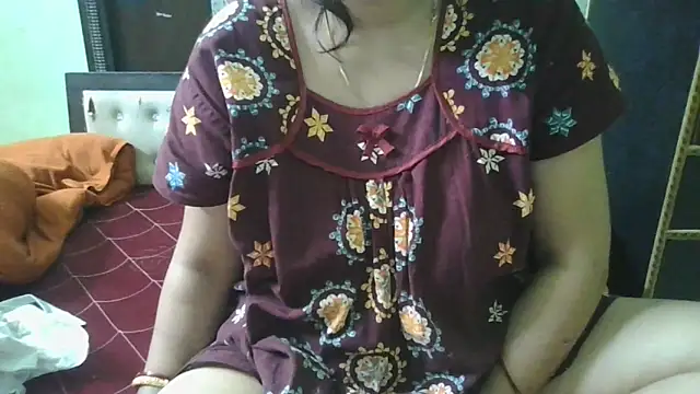 Snapshot of couplesuni chatting on 10-04-25, 09:22 couplesuni online show from 10-04-25, 09:22