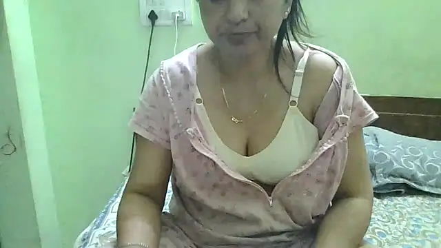 Snapshot of couplesuni chatting on 03-21-25, 01:12 couplesuni online show from 03-21-25, 01:12