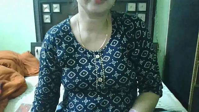 Snapshot of couplesuni chatting on 09-30-25, 10:21 couplesuni online show from 09-30-25, 10:21