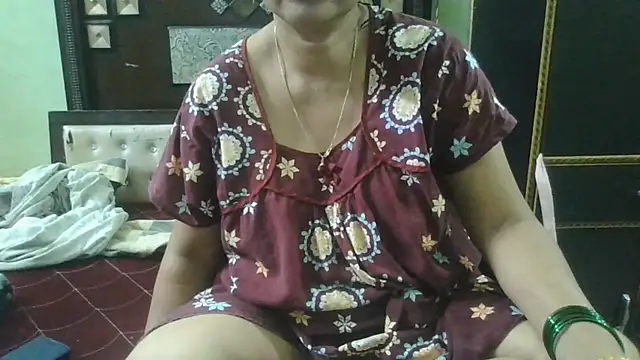 Snapshot of couplesuni chatting on 08-08-26, 07:37 couplesuni online show from 08-08-26, 07:37