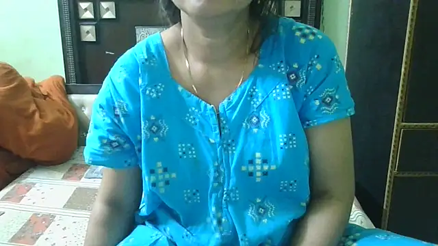 Snapshot of couplesuni chatting on 10-01-25, 08:30 couplesuni online show from 10-01-25, 08:30
