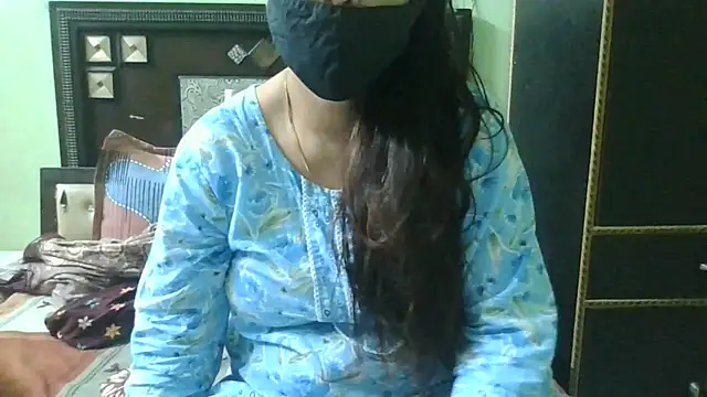 Snapshot of couplesuni chatting on 09-11-25, 02:33 couplesuni online show from 09-11-25, 02:33