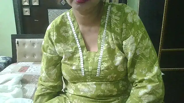 Snapshot of couplesuni chatting on 10-23-25, 10:58 couplesuni online show from 10-23-25, 10:58