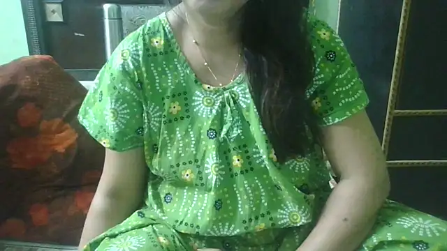 Snapshot of couplesuni chatting on 10-22-25, 10:25 couplesuni online show from 10-22-25, 10:25