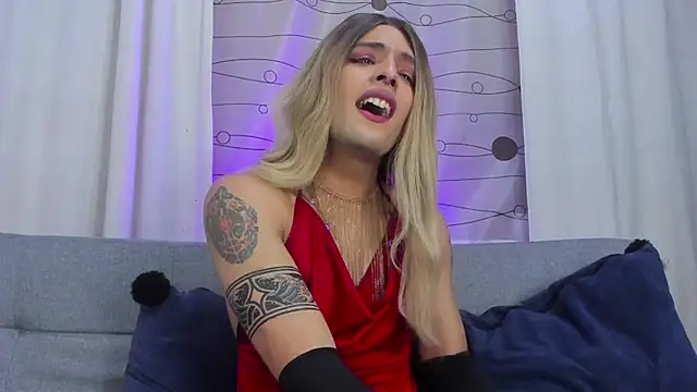 Snapshot of LukaCastillo chatting on 03-18-25, 09:23 LukaCastillo online show from 03-18-25, 09:23