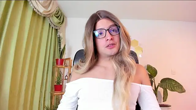 Snapshot of LukaCastillo chatting on 07-10-26, 03:17 LukaCastillo online show from 07-10-26, 03:17
