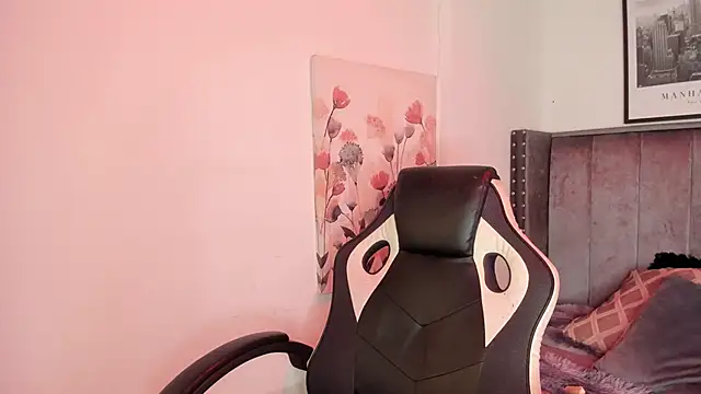 Alaia Cute online show from 11-22-25, 02:54