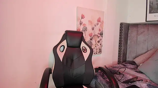 Alaia Cute online show from 12-18-25, 02:49