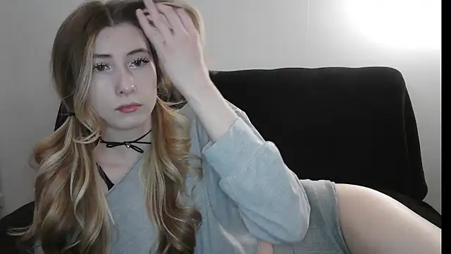 Snapshot of ErikaShyy chatting on 04-20-26, 11:57 ErikaShyy online show from 04-20-26, 11:57