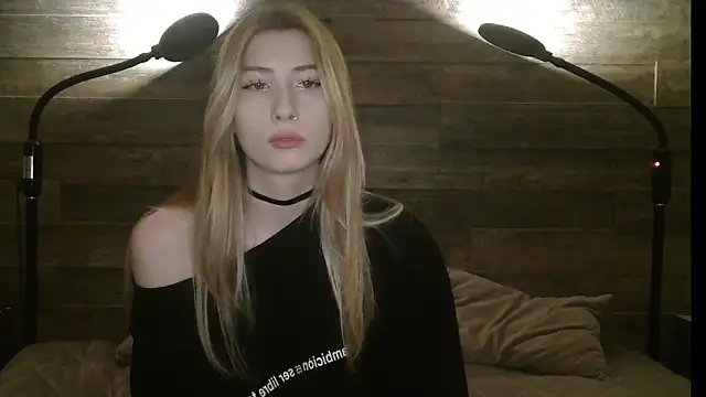 ErikaShyy online show from 11-26-25, 10:48