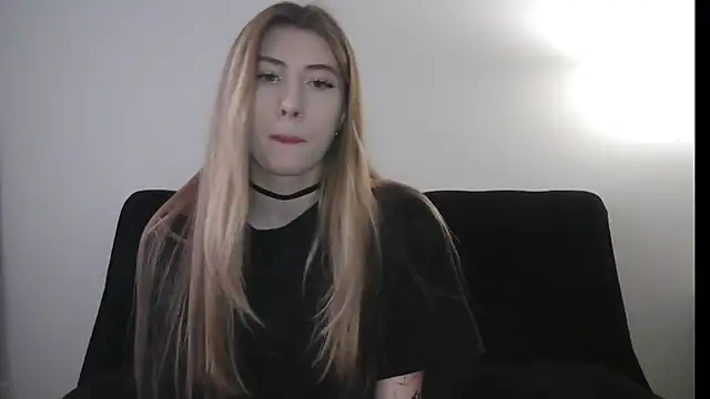 ErikaShyy online show from 12-17-25, 10:53