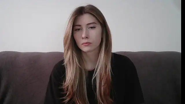 Snapshot of ErikaShyy chatting on 02-11-25, 11:09 ErikaShyy online show from 02-11-25, 11:09