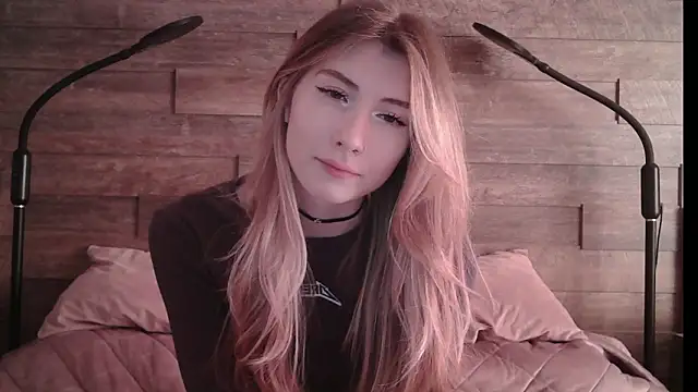 Snapshot of ErikaShyy chatting on 03-10-25, 11:01 ErikaShyy online show from 03-10-25, 11:01