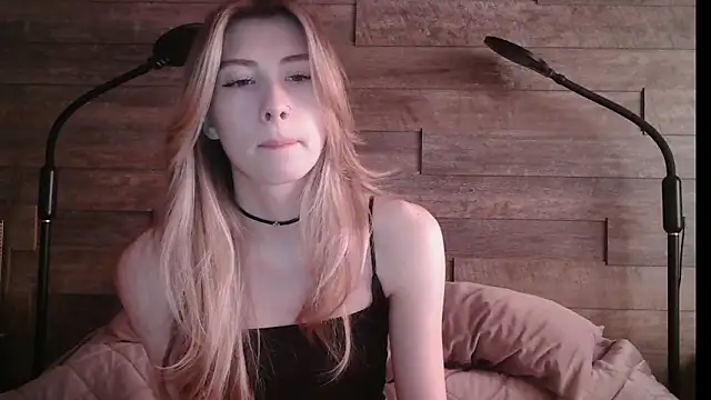 Snapshot of ErikaShyy chatting on 03-18-25, 10:50 ErikaShyy online show from 03-18-25, 10:50